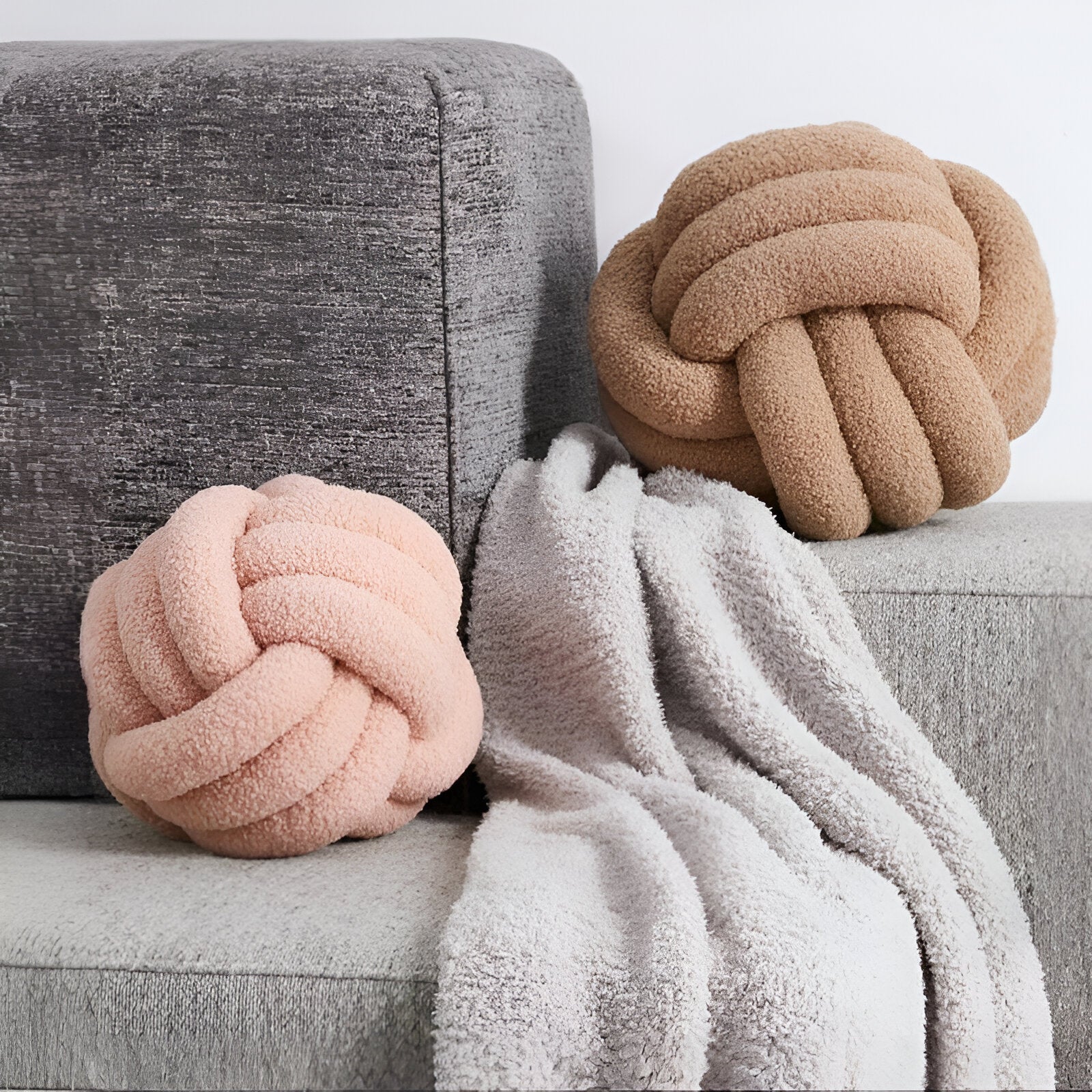 Knot Pillow